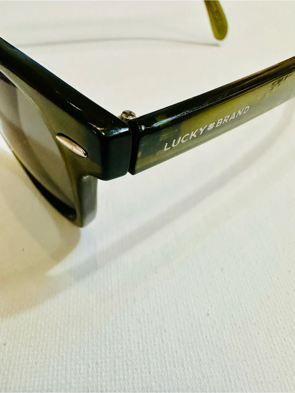 Lucky Brand Olive Green Wayfarer Style Sunglasses D936 55-18-145 w/ Case